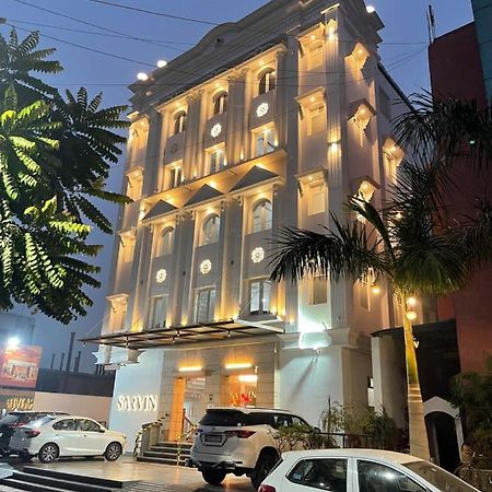 Hotel Sarvin Лакнау Екстериор снимка